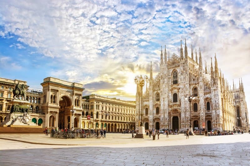 Side view of Milan Cathedral and Vittorio Emanuele gallery