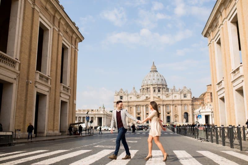 couple crossing the street in Rome