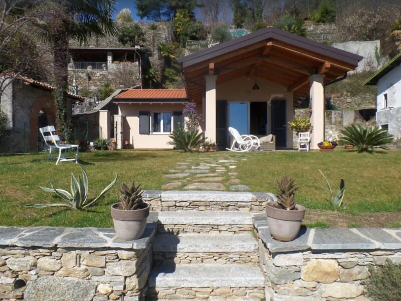 Villa la Briciola exterior and garden