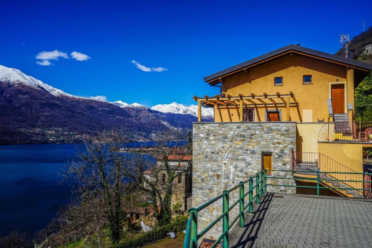 Apartment Bella Vista and the Lake Como view in Italy