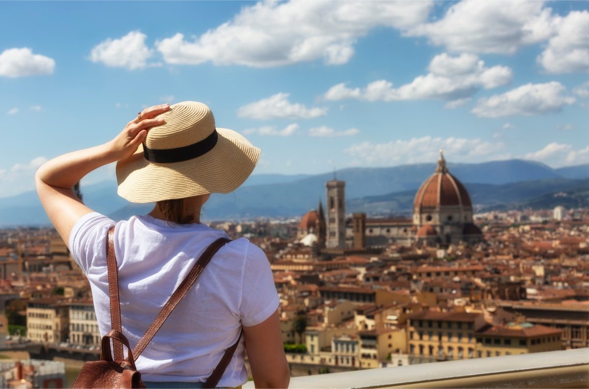 Female tourists in Florence wear wide-brimmed hat