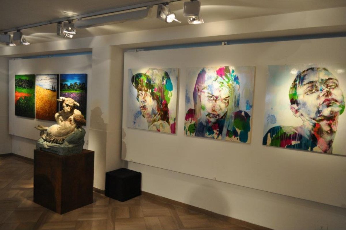 Exhibit inside the Franco Senesi Fine Art, Positano