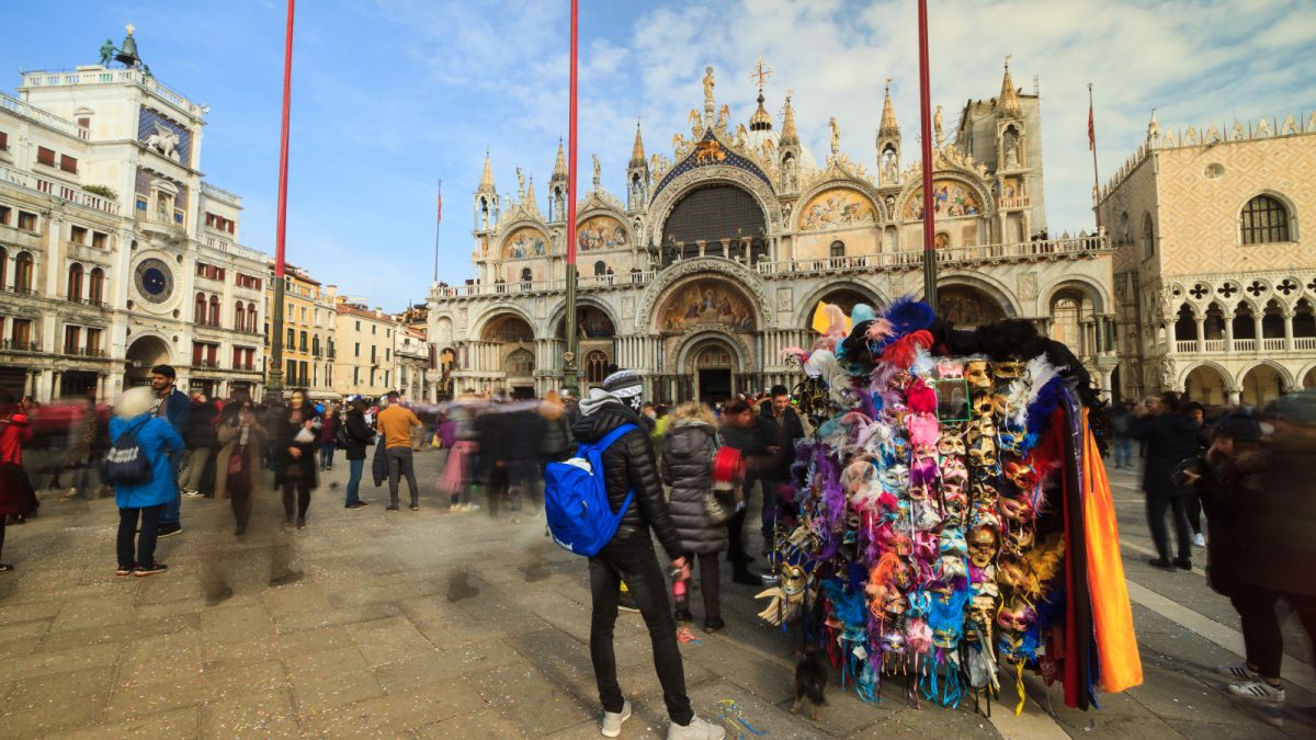 Crowd and street vendors in Venice, Italy